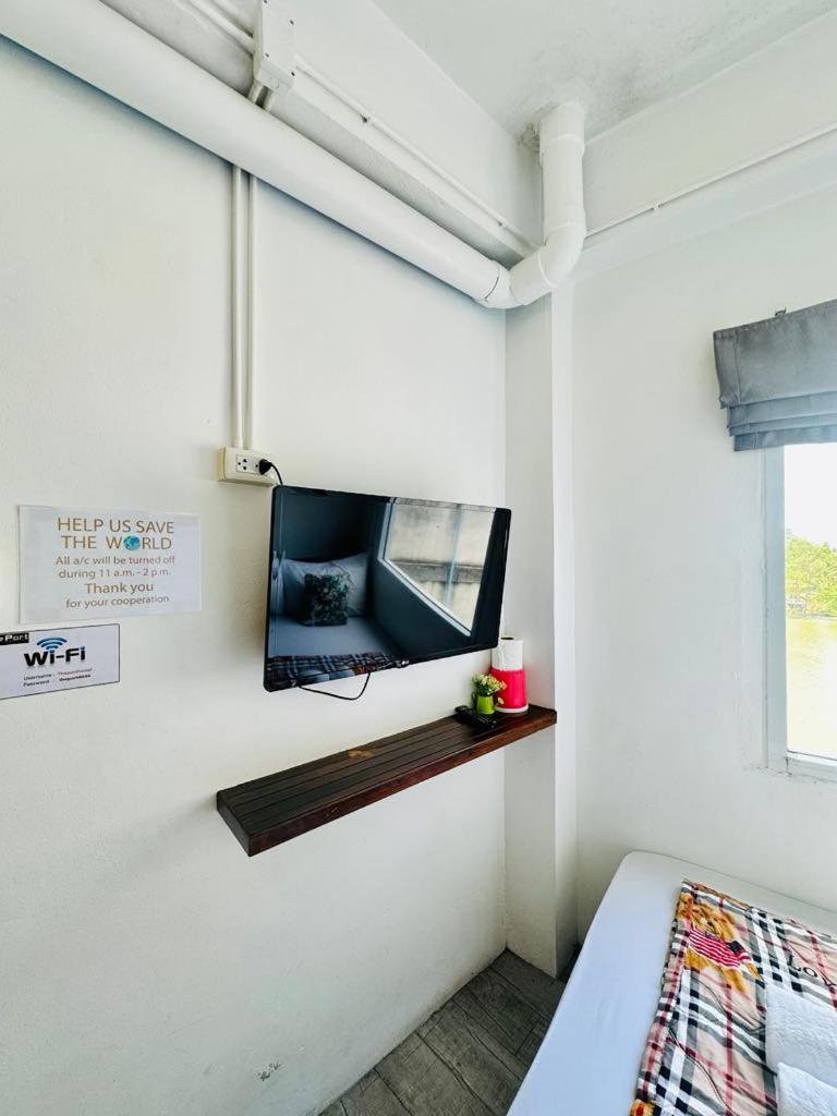 The Port Hostel Сурат-Тхані Екстер'єр фото
