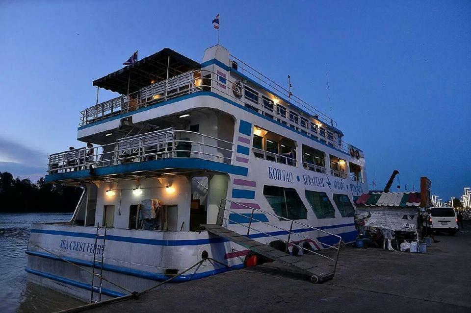 The Port Hostel Сурат-Тхані Екстер'єр фото